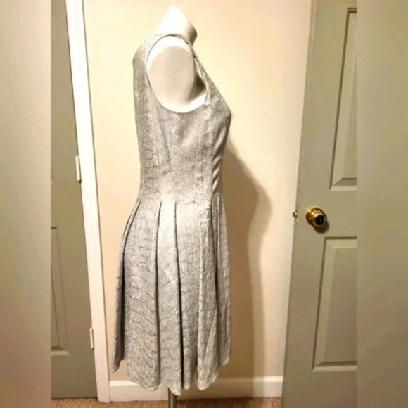 Zac Posen Textured Pleated Fit/Flare Silver Grey Sleeveless Dress(10) - Picture 3 of 9